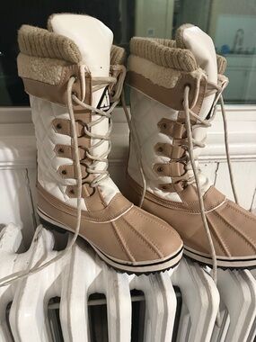 Mishansha Cream and Beige Women’s Winter Boots Sz 9